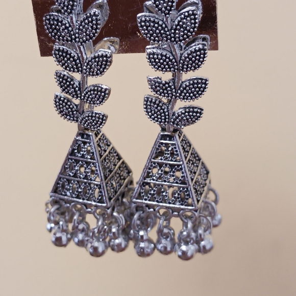 Earrings. Oxidized. - Picture 3 of 3